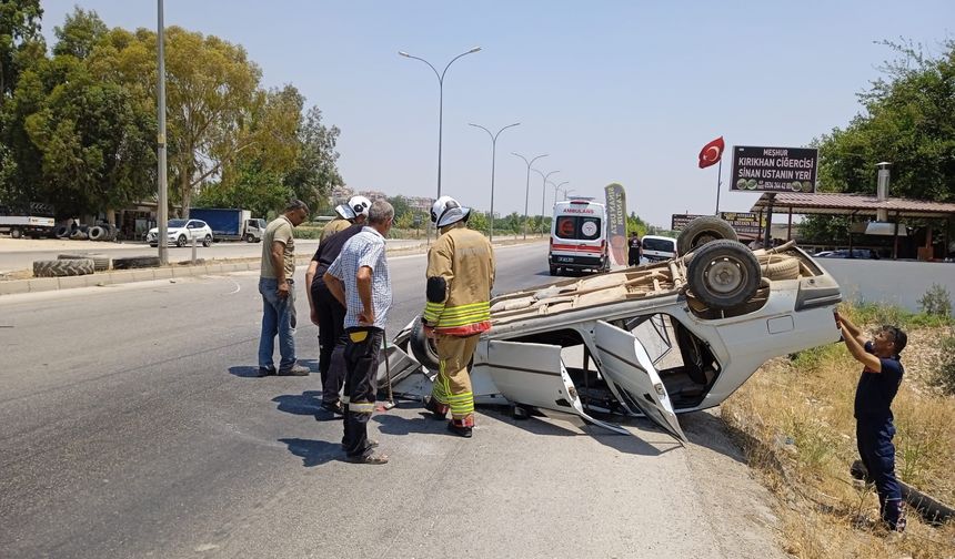 Otomobil ters döndü: 2 kişi yaralandı