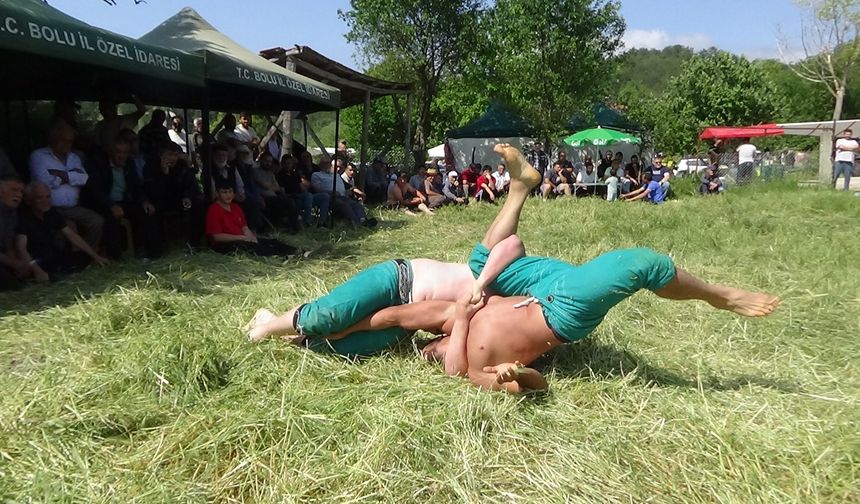 Geleneksel Hacet Bayramı Karakucak güreşleriyle taçlandı
