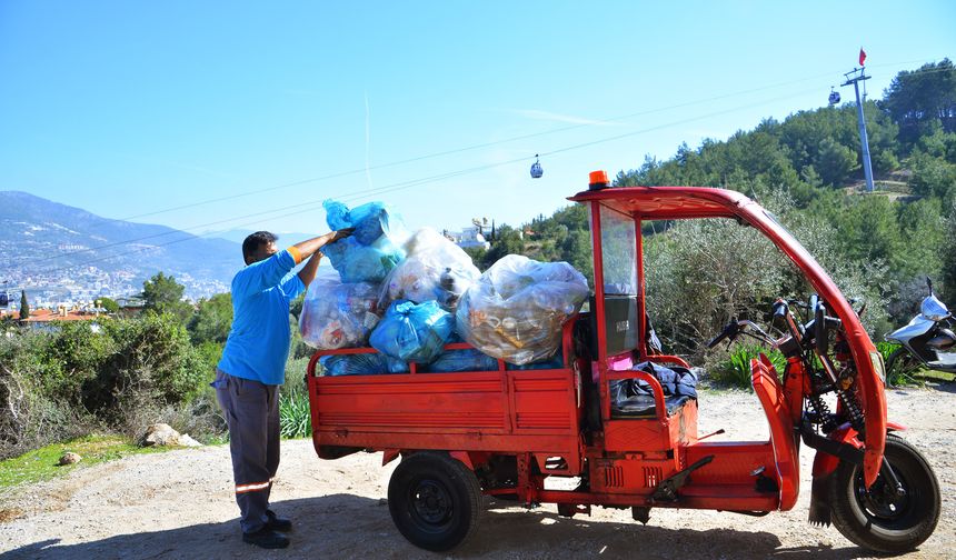 Alanya’da bayramda 4 bin 874 ton atık temizlendi!