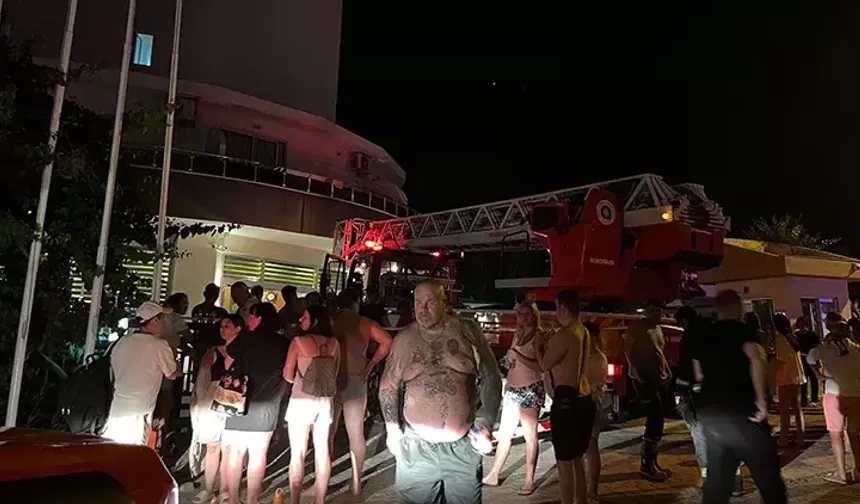 Alanya'da 8 katlı otelde yangın! 622 turist tahliye edildi!