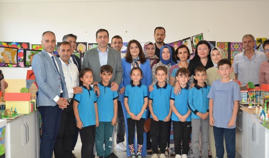 Söğüt’te minik sanatçılardan “Renk Cümbüşü” sergisi!