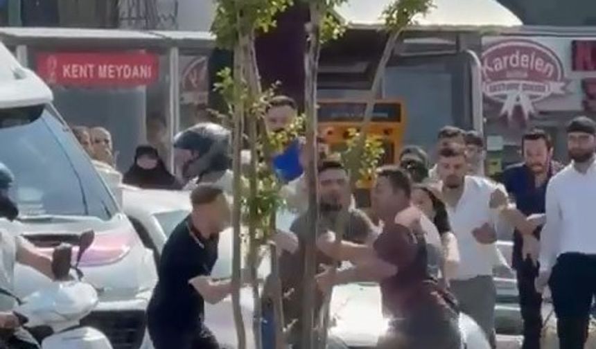 Bursa’da yol verme kavgası yumruklu kavgaya dönüştü!