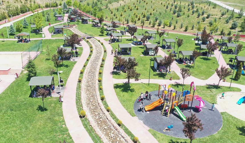 Keçiören’de mesire alanları piknikçilerle doldu taştı