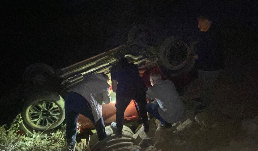 Yoldan çıkan otomobil su kanalına uçtu!