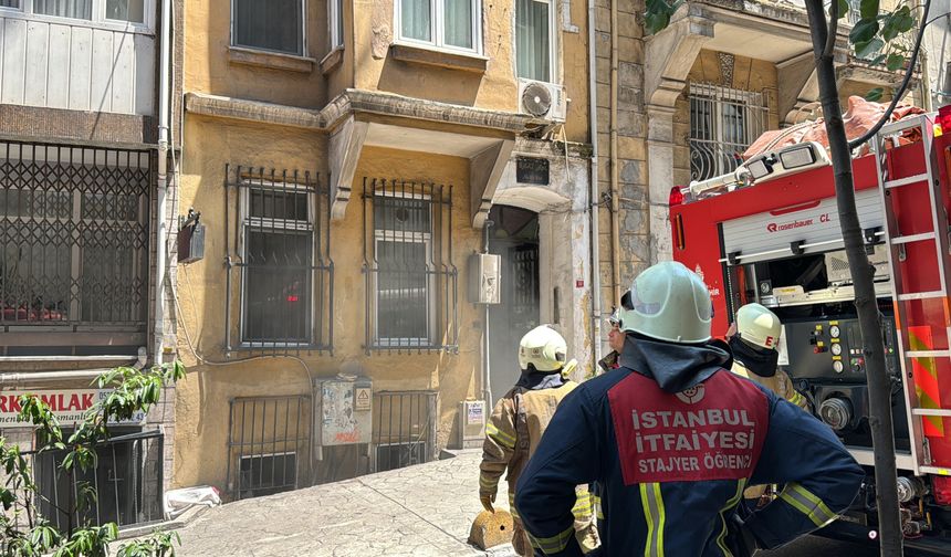 İstanbul Beyoğlu'nda ütüden kaynaklı yangın!