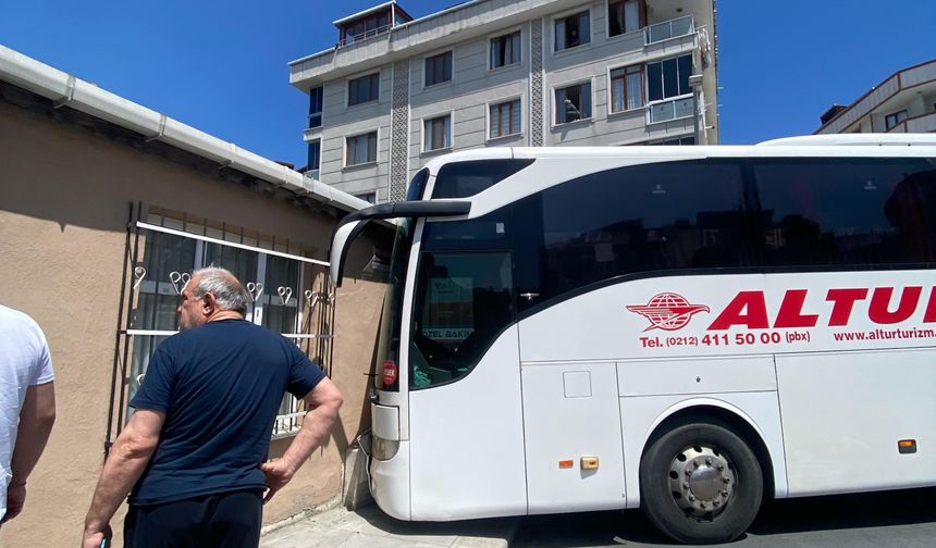 Freni boşalan otobüs gecekonduya çarptı!