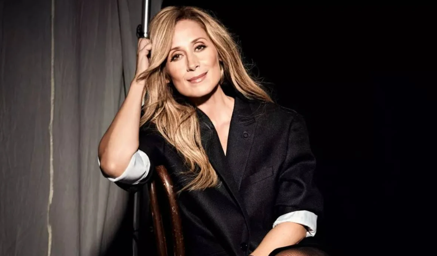Ünlü şarkıcı Lara Fabian İstanbul konserinde fenalaştı!