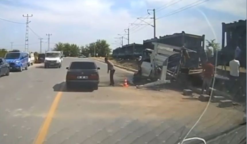 Malatya’da tren hemzemin geçitte kamyonete çarptı