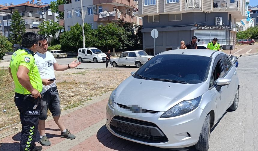 Manavgat’ta motosiklet otomobille çarpıştı!