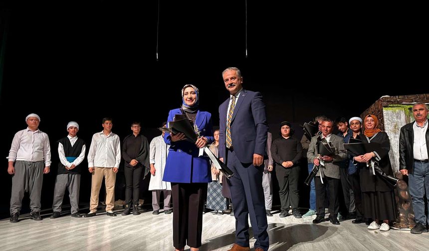 Yunus Emre’nin hikâyesi Niğde’de tiyatro sahnesine taşındı!