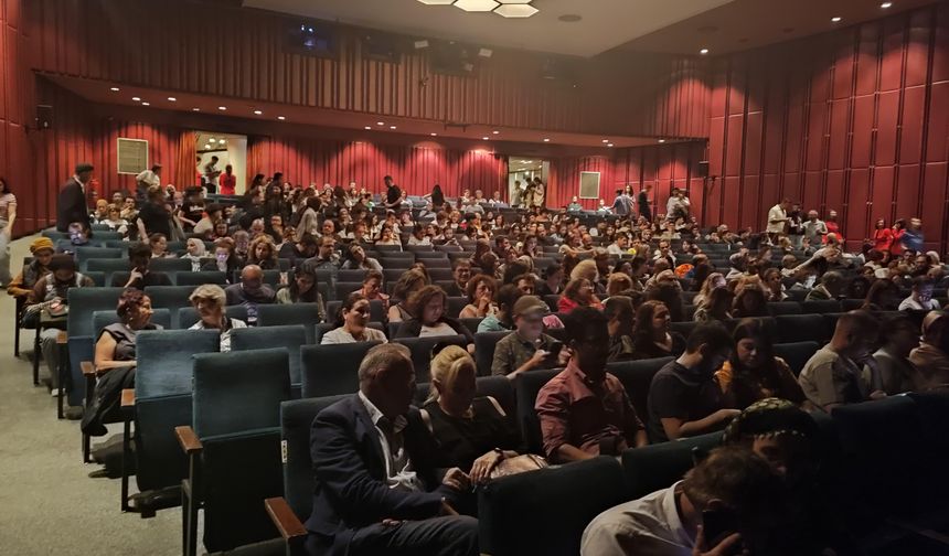 Altındağlı gençlere sınav öncesi tiyatro desteği