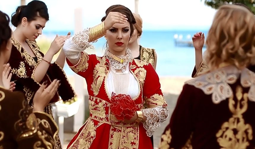 Temenna Nedir? Arnavut Geleneklerinde Saygı ve Kabul Ritüeli!