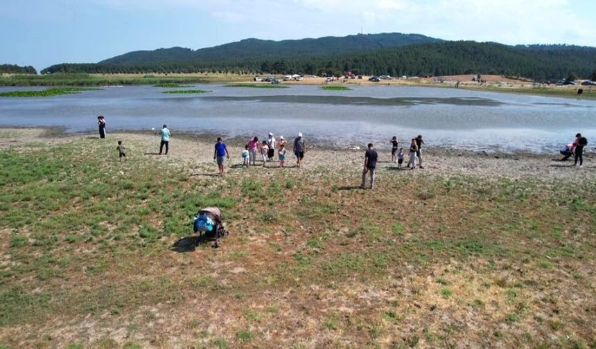ATV ile göle girdi, balçığa saplanıp mahsur kaldı!