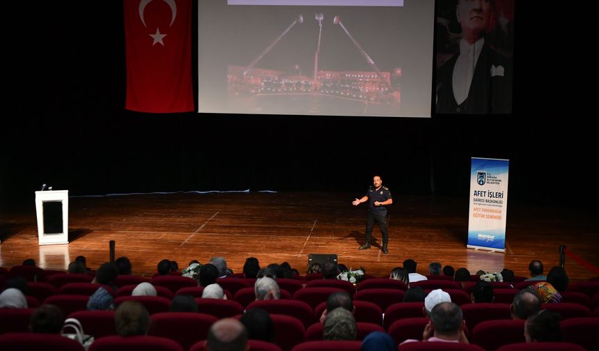 Mamak’taki afet eğitiminde K9'lardan nefes kesen gösteri