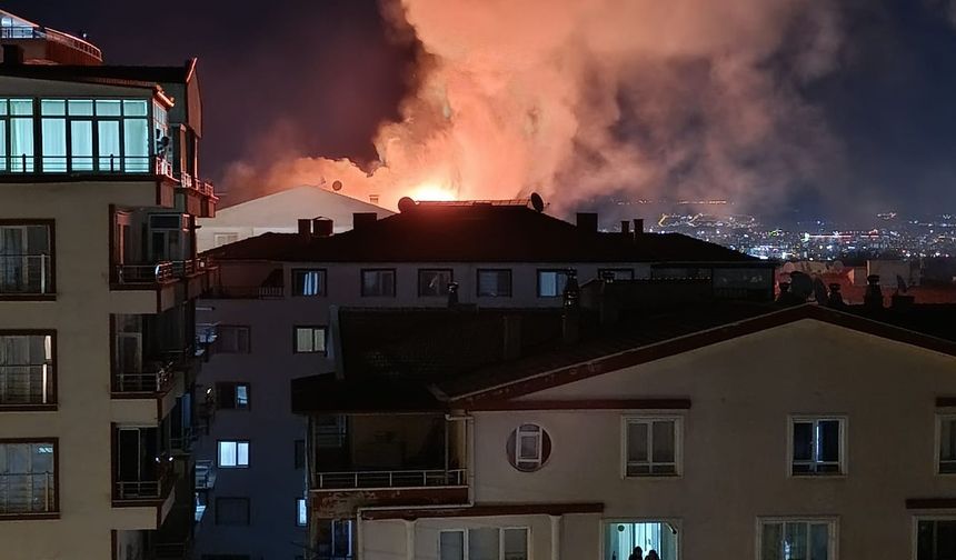 Ankara'da çatı katında yangın!