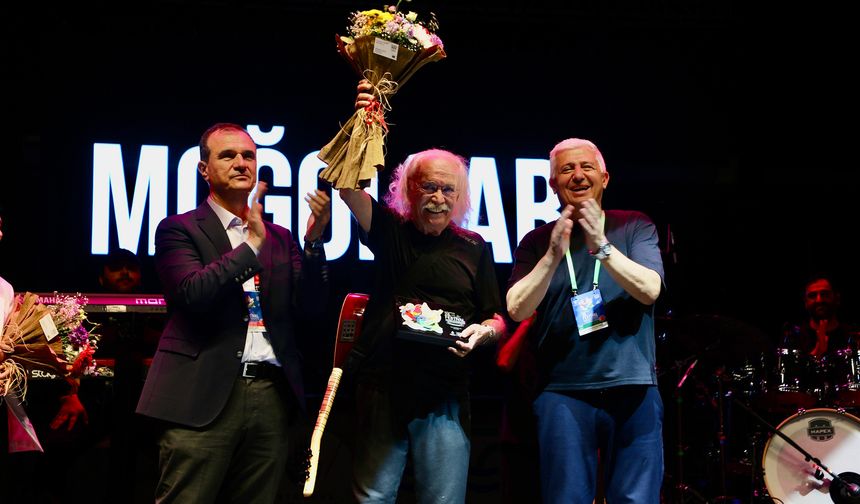 Anadolu Rock’ın Efsanesi Moğollar, festival sahnesinde coşturdu!