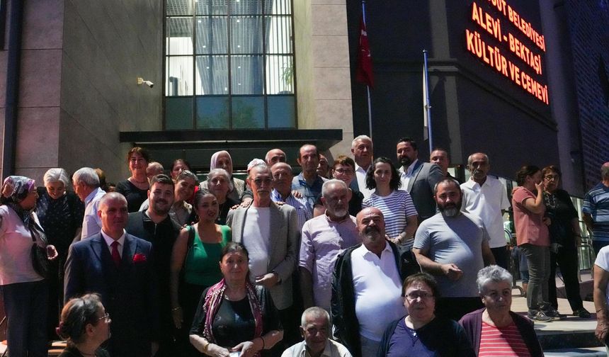 Başkan Beşikcioğlu, Cemevi'nde vatandaşlarla oruç açtı