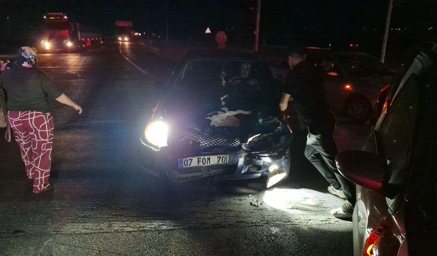 Çorum'da kavşakta iki araç çarpıştı: 2 yaralı