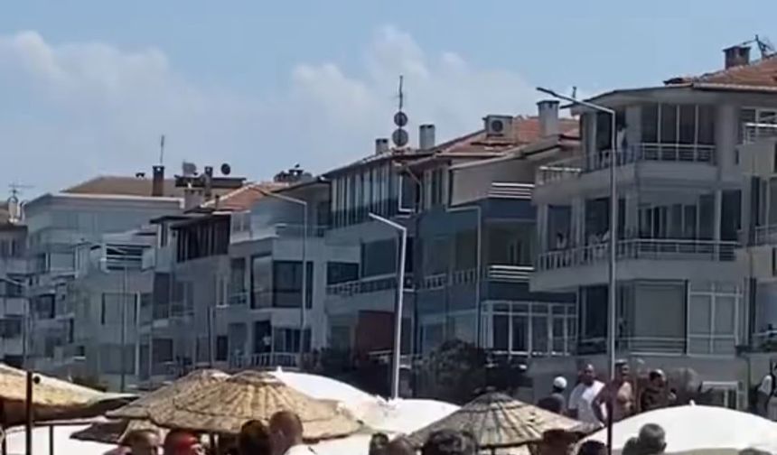 Halk plajında şezlong yüzünden kavga çıktı