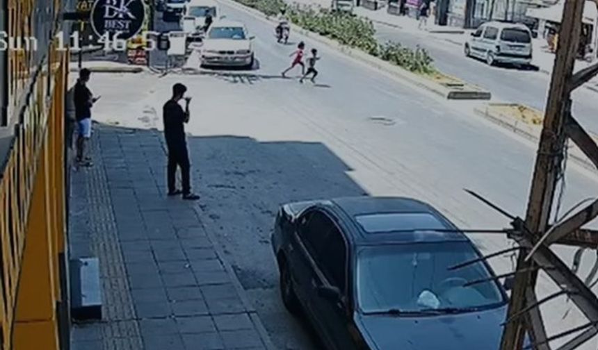Mersin’de 5 ve 7 yaşındaki kardeşlere motosiklet çarptı