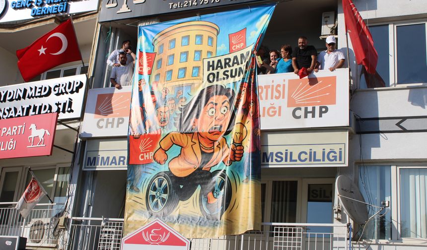 CHP’liler topuklu ayakkabılarla Çerçioğlu’nu protesto etti