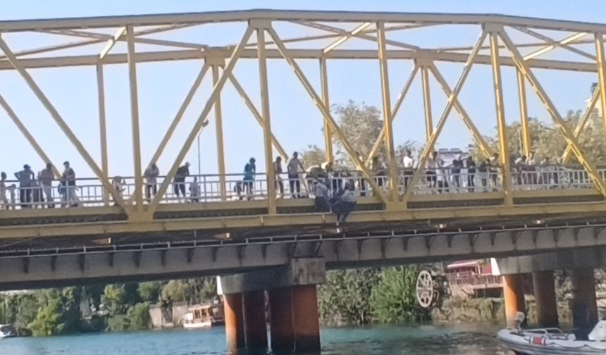 Manavgat Köprüsü’nde tehlikeli anlar!