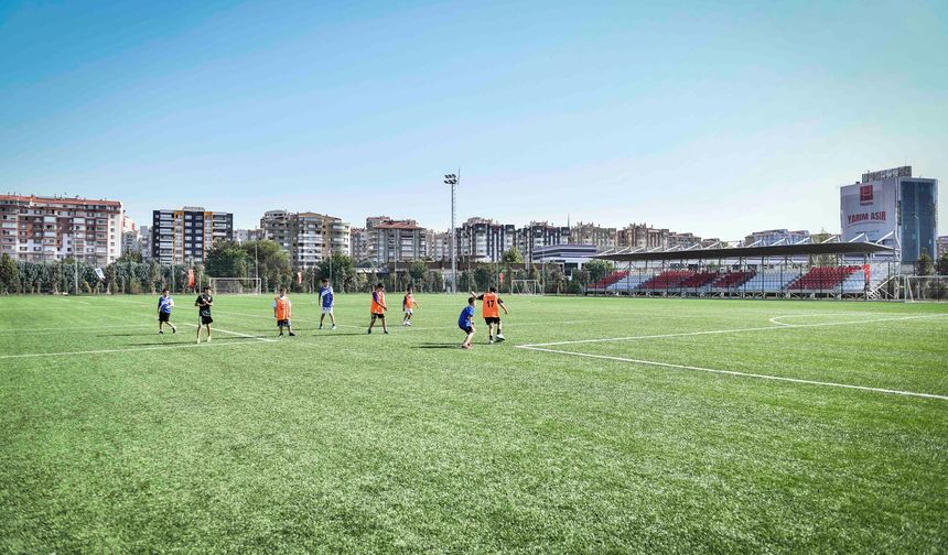 Ankara Büyükşehir’den çocuklara futbol kursu