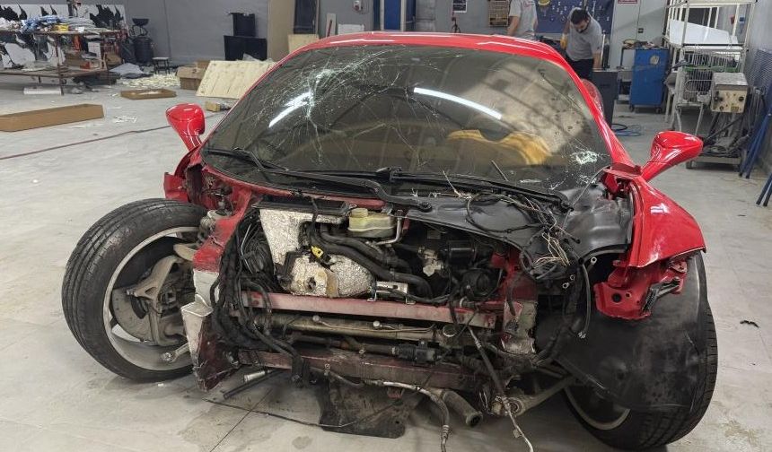 Büyükçekmece’de 17 milyonluk ferrari kazası