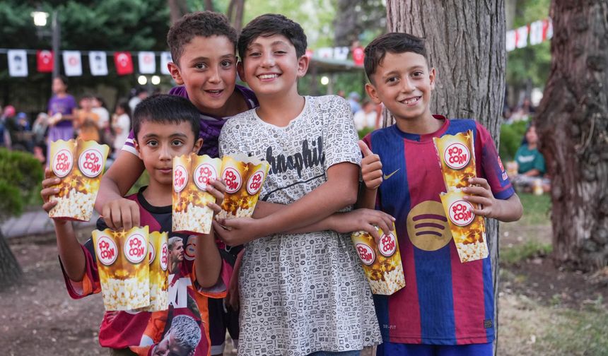 Keçiören’de "Yeşilçam Gecesi" nostalji rüzgârı estirdi
