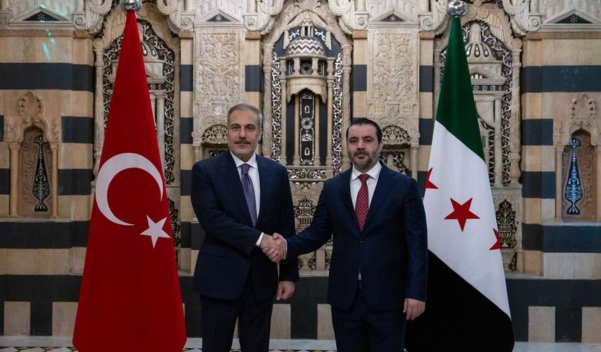 Bakan Fidan Suriye'de: Devlet Başkanı Eş-Şara ile görüştü