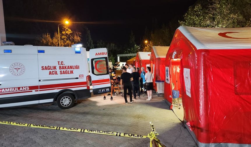 Sındırgı’da 6,1’lik deprem sonrası sahra hastanesi kuruldu