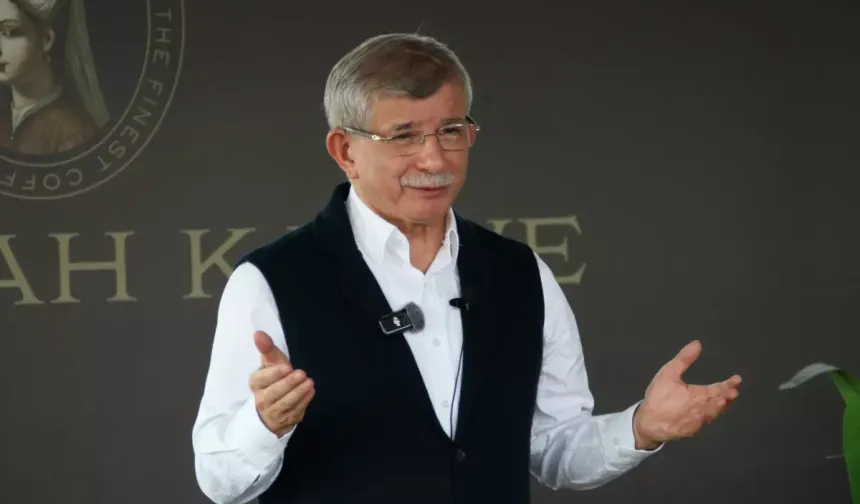 Ahmet Davutoğlu’na “Cumhurbaşkanına hakaret” soruşturması
