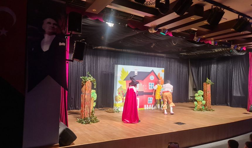 Sincan’da çocuklara tiyatro şöleni: Bir Sevgi Masalı