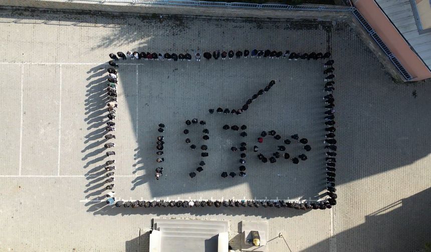 Bayburt’ta Atatürk’e saygı koreografisi: 1938’den sonsuzluğa