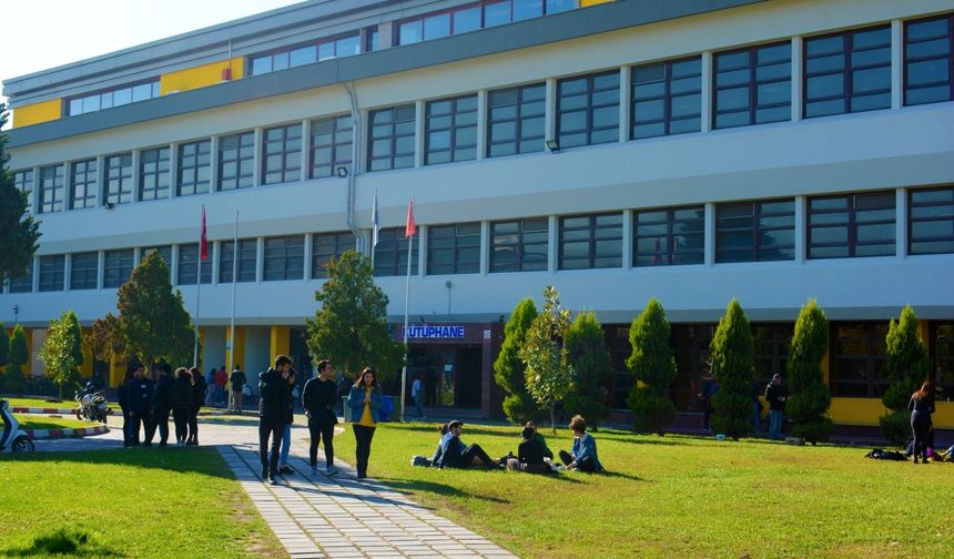 Ege Üniversitesi Kütüphanesi 7/24 öğrencilerin hizmetinde
