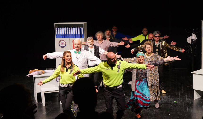 Etimesgut Emekli Tiyatrosu “Söz mü?” ile sezonu açtı