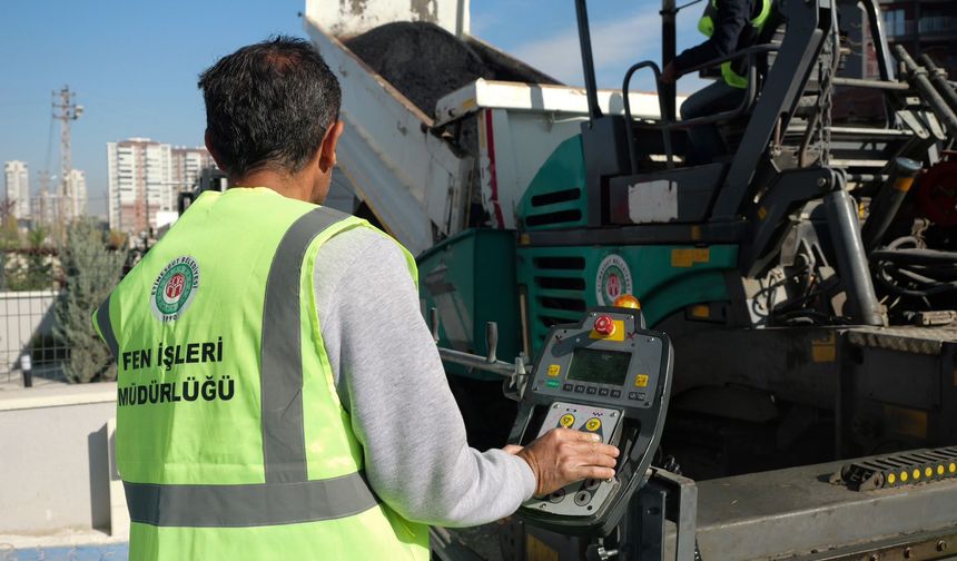 Etimesgut’ta KYK yurdu çevresine asfalt düzenlemesi