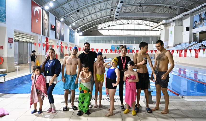 Mamak’ta engelli bireylere özel yüzme eğitimi