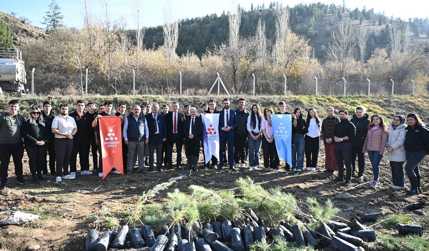 Mamak Belediyesi’nden Ekolojik Köy’de fidan dikimi
