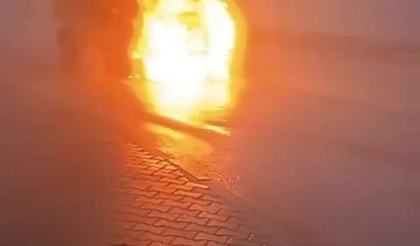 Adıyaman'da seyir halindeki araç alev aldı