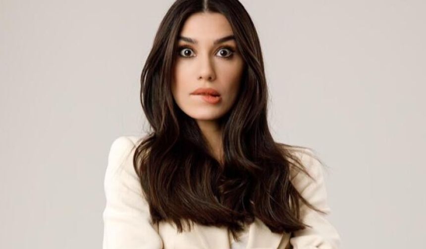 Burcu Kıratlı dantelli mini elbisesiyle gündem oldu