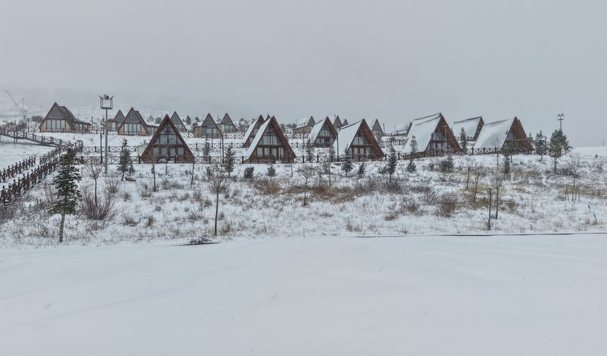 Yıldız Dağı’nda kar yağışı masal gibi manzaralar yarattı