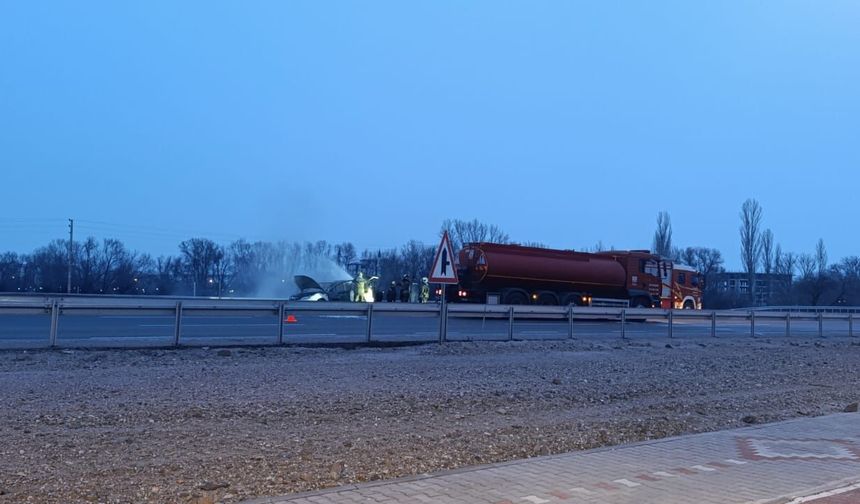 Akyurt’ta seyir halindeki otomobil alev aldı