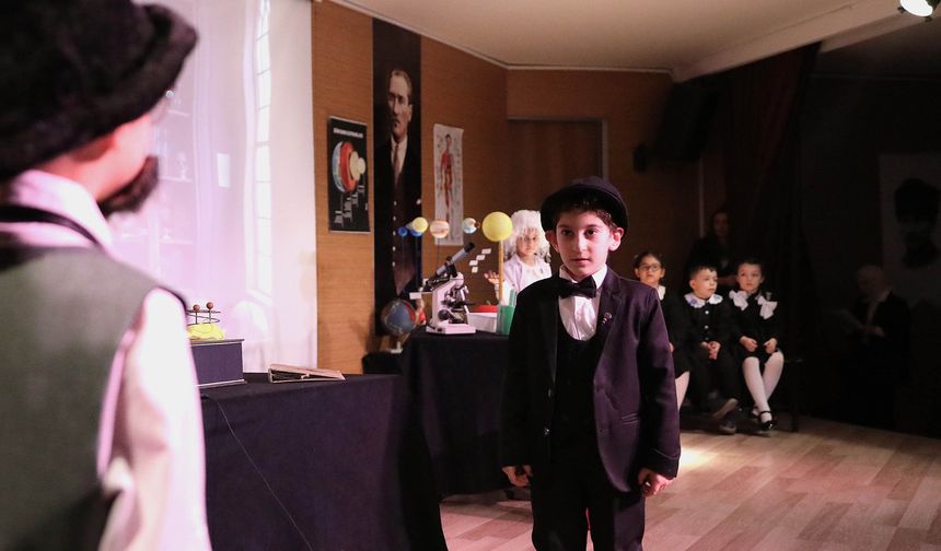 Keçiören’de miniklerden “Bilimin Işığında” tiyatro gösterisi