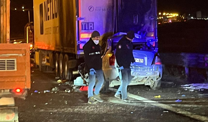 Keçiören’de feci kaza: Araç tıra çarptı, sürücü öldü