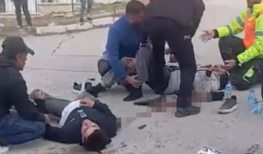 Polatlı'da motosiklet minibüse çarptı, 2 kişi yarlandı