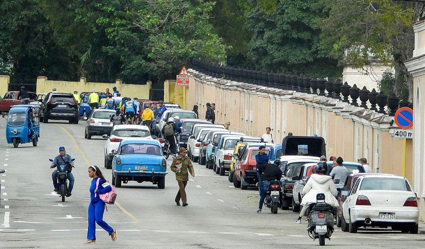 Küba, ekonomik darboğaz ve enerji krizinde