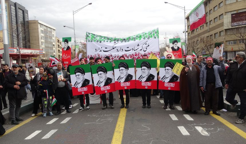 Tahran’da milyonlar İslam Devrimi yürüyüşünde buluştu