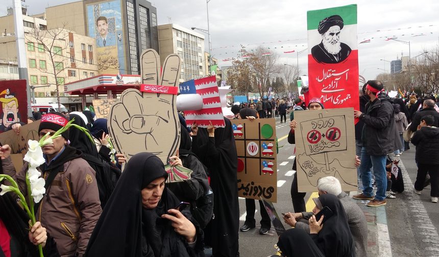 Devrim Muhafızları’ndan öldürülen Hamaney sonrası sert mesaj