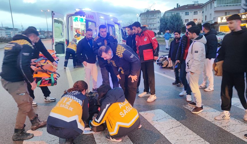 Sincan’da motokurye kazası: Işıklarda yere savruldu